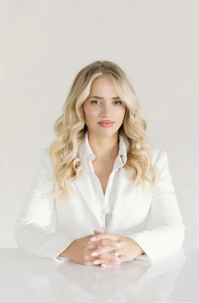 Shelley Gibson - Co-founder and lead cinematographer at Pineapple Films luxury wedding videography